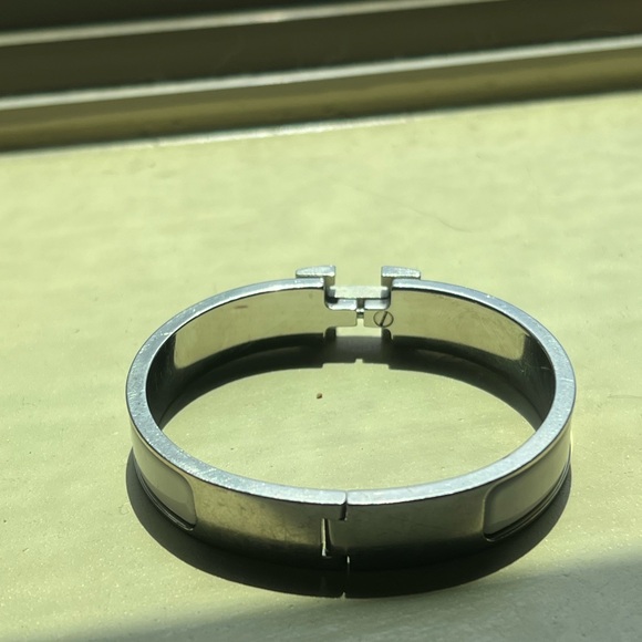 Silver and White Hermès Clic H bracelet - Picture 7 of 10